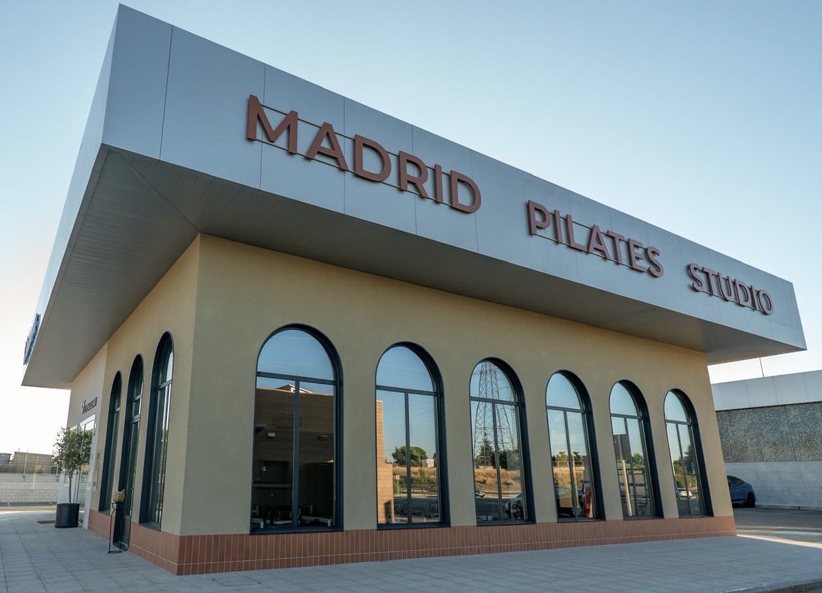 JABMFM's tweet photo. Adaptamos nuestras sesiones para enfocarnos en diferentes objetivos, incluyendo movilidad, bienestar, fuerza y cardio. 
Descarga ahora la app para reservar tus clases, comprar tus bonos o solicitar tu primera clase gratuita.

https://t.co/FPsrC9F4Bj https://t.co/EEzw3gq40L