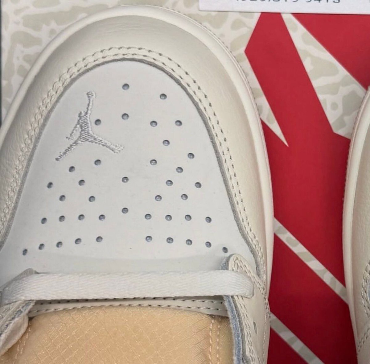 SneakerAlert tweet media
