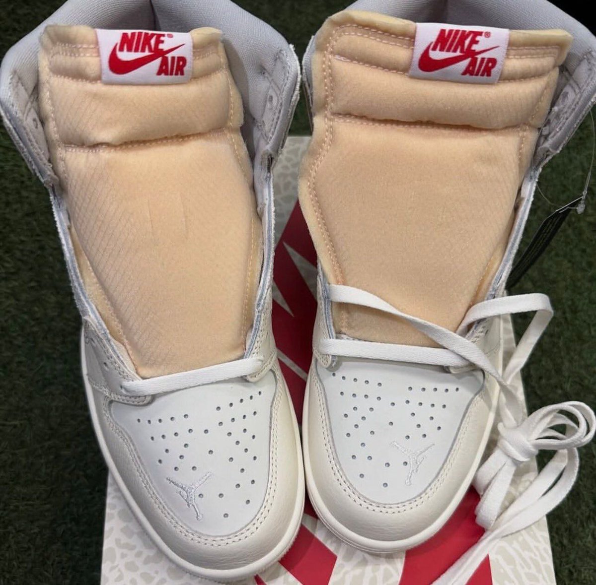 SneakerAlert tweet media