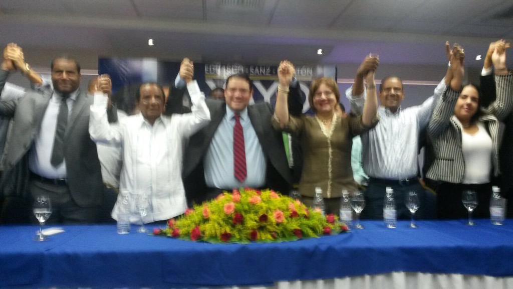 Don Vicente Sánchez Baret. Fue mi padrino y no de bautizo. Hombre valiente. Noble. Solidario. Brillante. Sus hijos mis hermanos/as. <a href="/yadirahenriq/">Yadira Henriquez</a> mi gran consejera. Este país es grande y será más grande por hombres como él. Coño, que falta hará. Hoy el cielo recibe un grande.