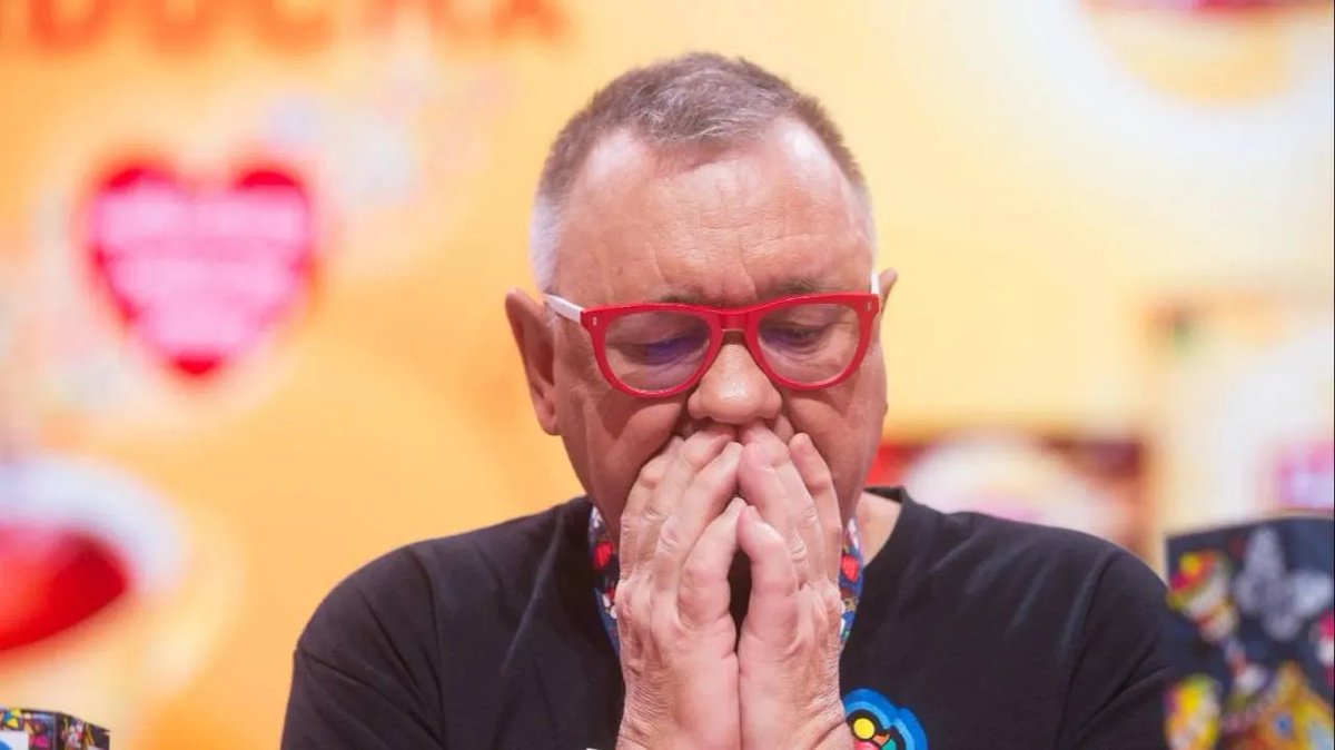 Jurek Owsiak; "w Stanie Wojennym ukrywałem radio, bo bałem się, że jak wpadnie Milicja, to pójdę siedzieć".    
-tatuś Zbigniew, I sekretarz egzekutywy POP PZPR  
-mamusia Maria, urzędnik Prokuratury Wojewódzkiej w    Gdańsku  
-braciszek Andrzej, członek ORMO.   
Ja mu wierzę.