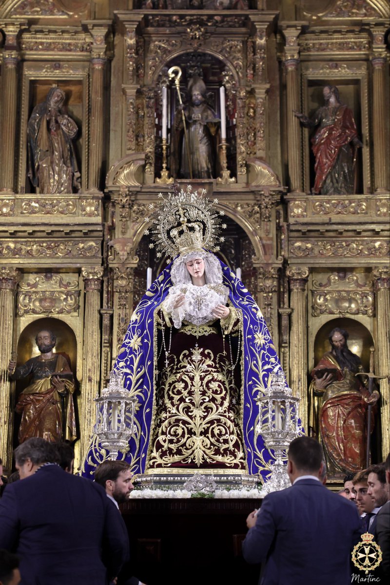 ⚫️⚪️ La Santísima Virgen del Rosario ya se encuentra en la Iglesia de San Martín para la celebración del solemne septenario en su honor.

Agradecemos a la querida <a href="/LanzadaSevilla/">Hermandad de la Sagrada Lanzada</a> la hospitalidad mostrada al acogernos.

📷: <a href="/martinc_96/">Martin</a>