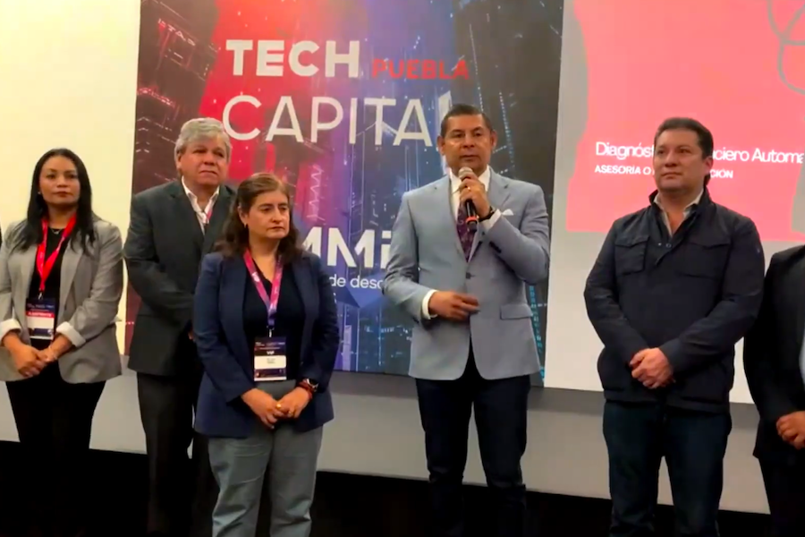 Region_Global's tweet image. En el encuentro #TechCapital, dedicado a la inteligencia artificial y la innovación, @armentapuebla_ encabezó un recorrido para reforzar la vinculación entre universidades poblanas —públicas y privadas— y corporaciones tecnológicas como Microsoft y Google.
regionglobal.mx/2025/10/arment…
