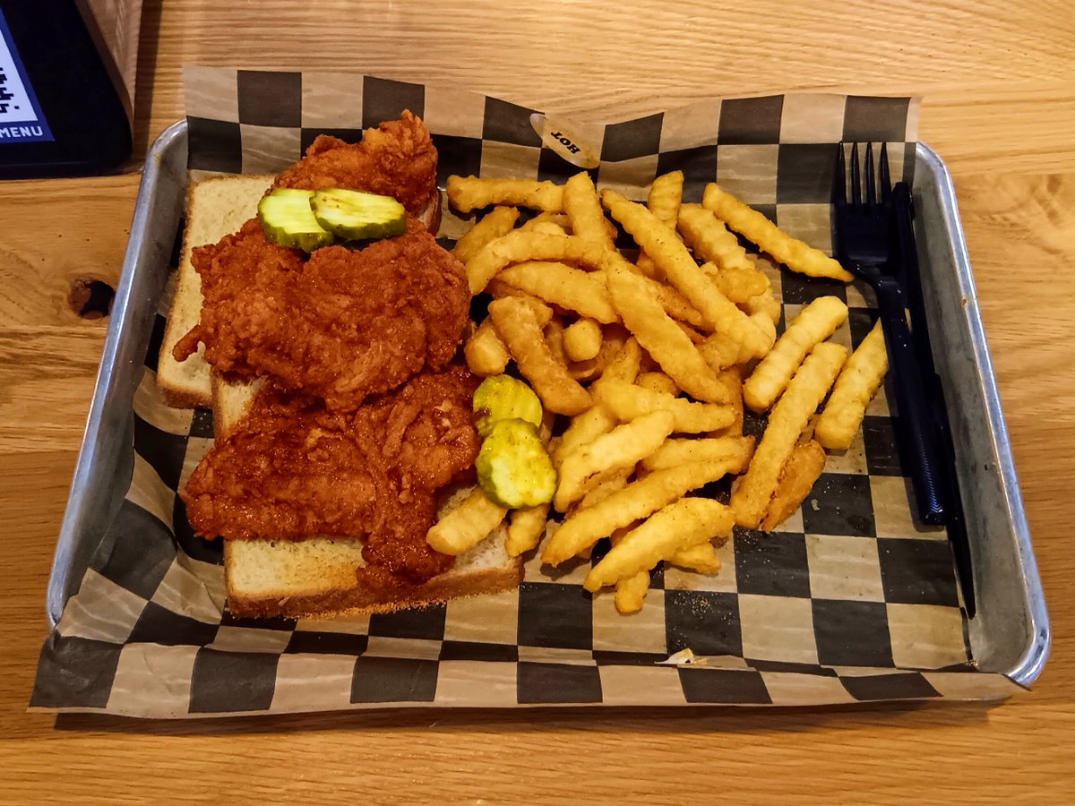 Finally got around to visiting #PrincesHotChicken to get the original. Needless to say, it was great! #NashvilleHotChicken #615eats #Nashville #ChickenTenders kensfoodfind.com/2025/10/prince…
