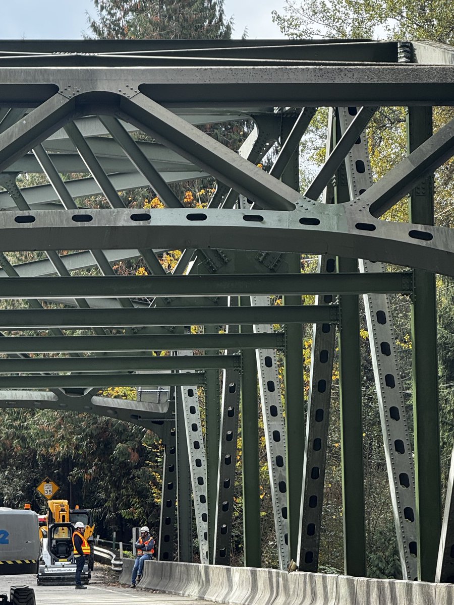 wsdot_traffic's tweet image. UPDATE #13: The SR 410 White River Bridge will reopen TOMORROW, Oct. 17.

A massive thank you to crews who worked 7 days/week to reopen 2+ weeks early and to travelers and communities who made adjustments during the closure.