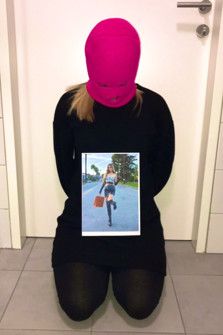 Nicht mehr frei. Nicht mehr eigen. 
Was ihr sieht, gehört <a href="/herrinbella2/">Bella ♡</a> 👑
Von jetzt an bin ich Ihr Besitz! 🧎🏼‍♀️