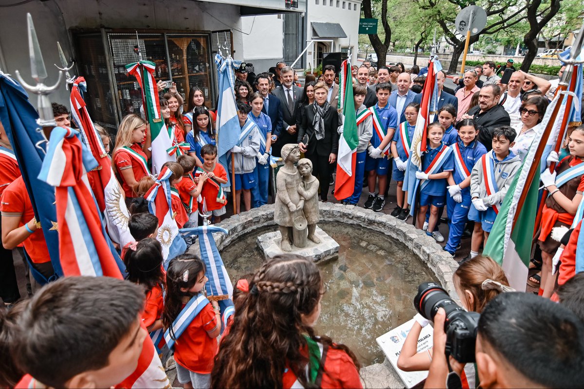 javierpretto's tweet photo. 🇮🇹 Junto al Senador de la #RepúblicaItaliana, @MarioBorgheseOK, compartimos el inicio de la "Semana de la Lengua Italiana en el Mundo", un acto que contó con la presencia además de miembros de la comunidad de dicho país y alumnos de las escuelas #Castelfranco y #DanteAlighieri.
🌎 Un encuentro para celebrar el enriquecimiento cultural y la importancia de la diversidad y el respeto para el desarrollo en sociedad.
🫂 Que nuestra ciudad albergue la cantidad de culturas que día a día se desarrollan y desenvuelven en un entorno de respeto y solidaridad es uno de los grandes orgullos que tenemos los cordobeses.
#CórdobaCapital
