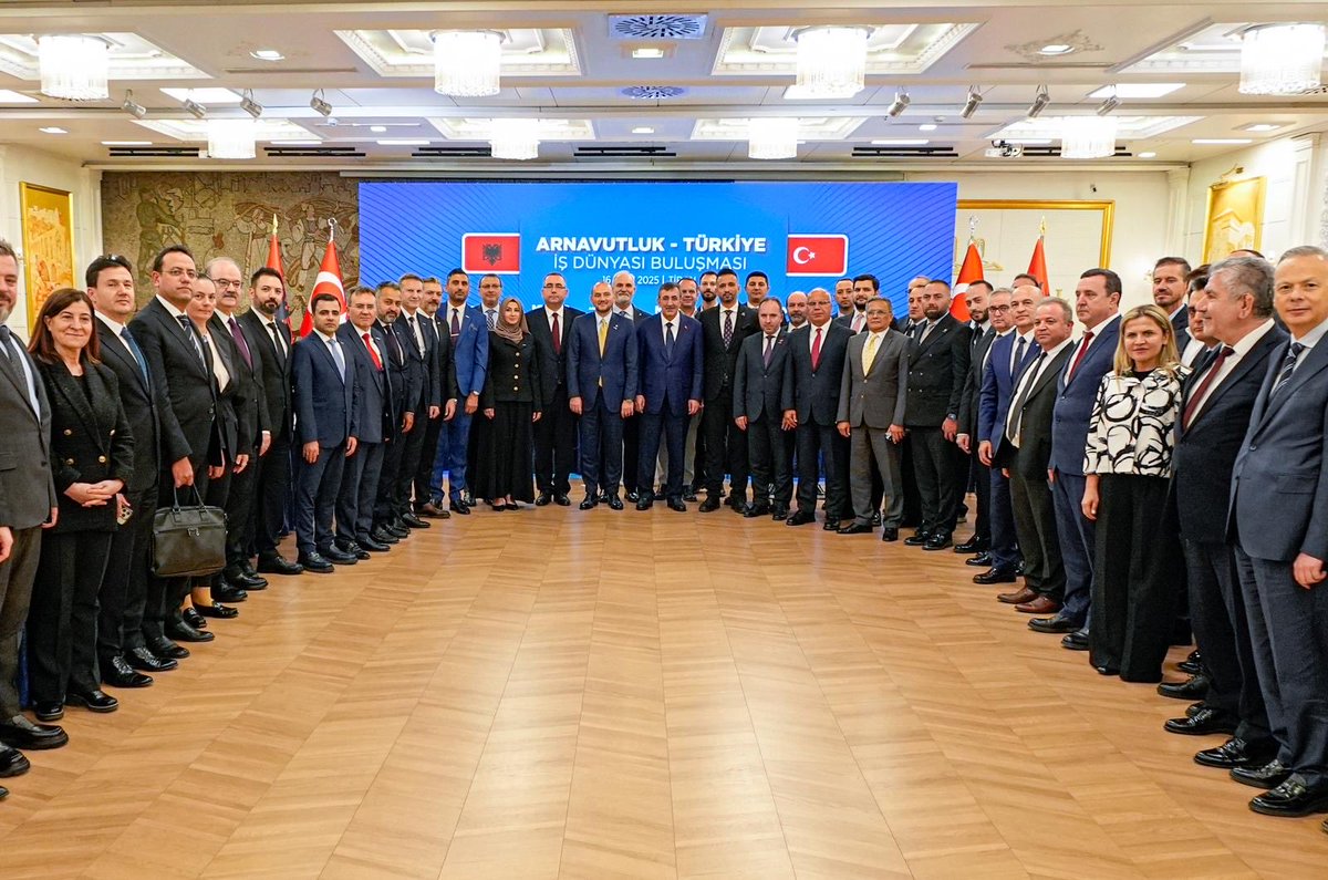 Tiran’da yarın düzenleyeceğimiz forum öncesi Cumhurbaşkanı Yardımcımız Sayın Cevdet Yılmaz’ın (<a href="/_cevdetyilmaz/">Cevdet Yılmaz</a>) teşrifleriyle, MÜSİAD Arnavutluk (<a href="/musiadalbania/">Musiad Albania</a>) Şubemizin ev sahipliğinde düzenlediğimiz ve hem Türkiye hem de Arnavutluk’taki iş dünyasının temsilcilerinin yanı sıra