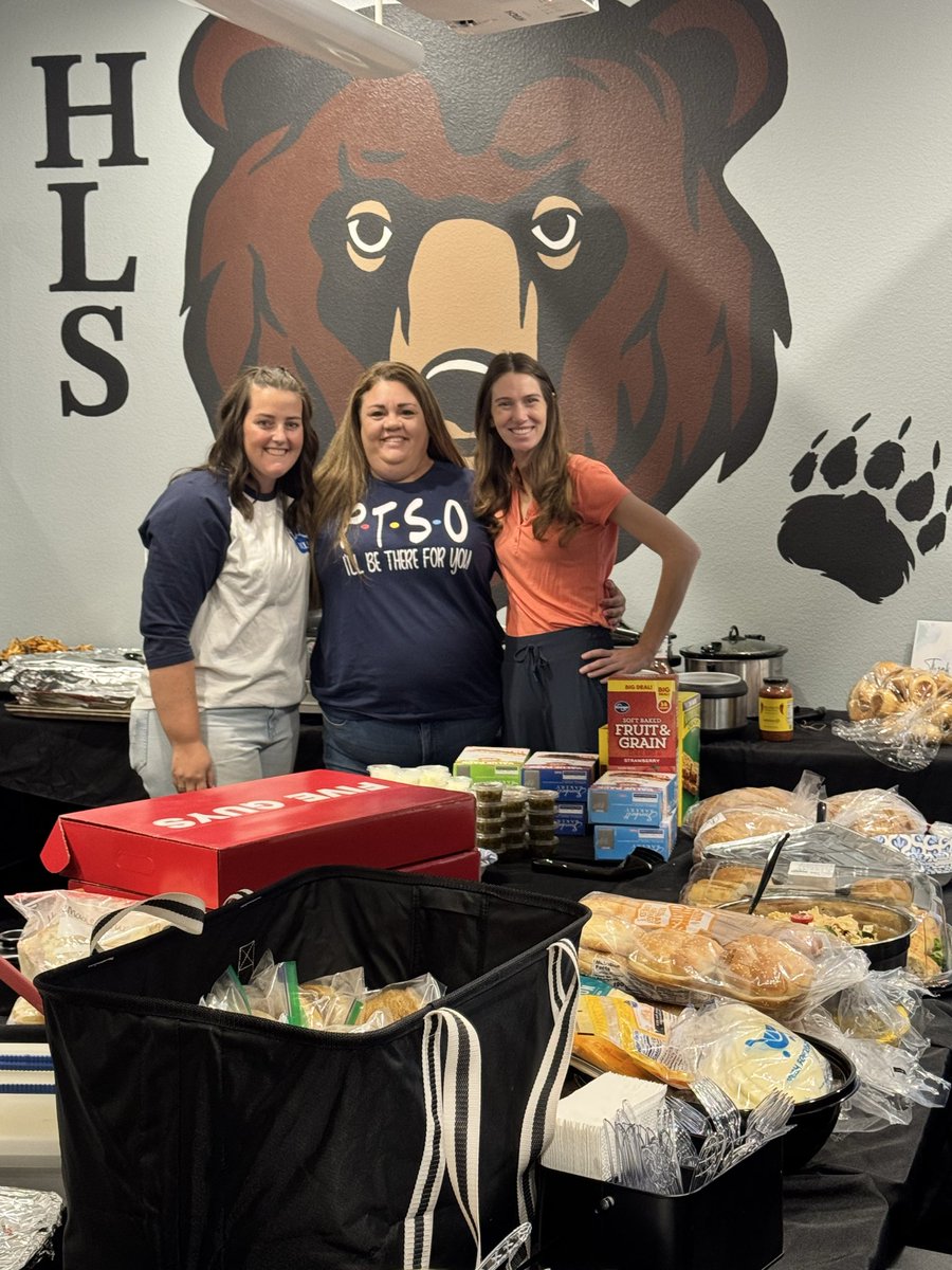 HLS_DVUSD's tweet photo. We are so grateful to our PTSO and parents for all the delicious food today for the staff for parent teacher conferences!!! https://t.co/WIYTyRVWRZ
