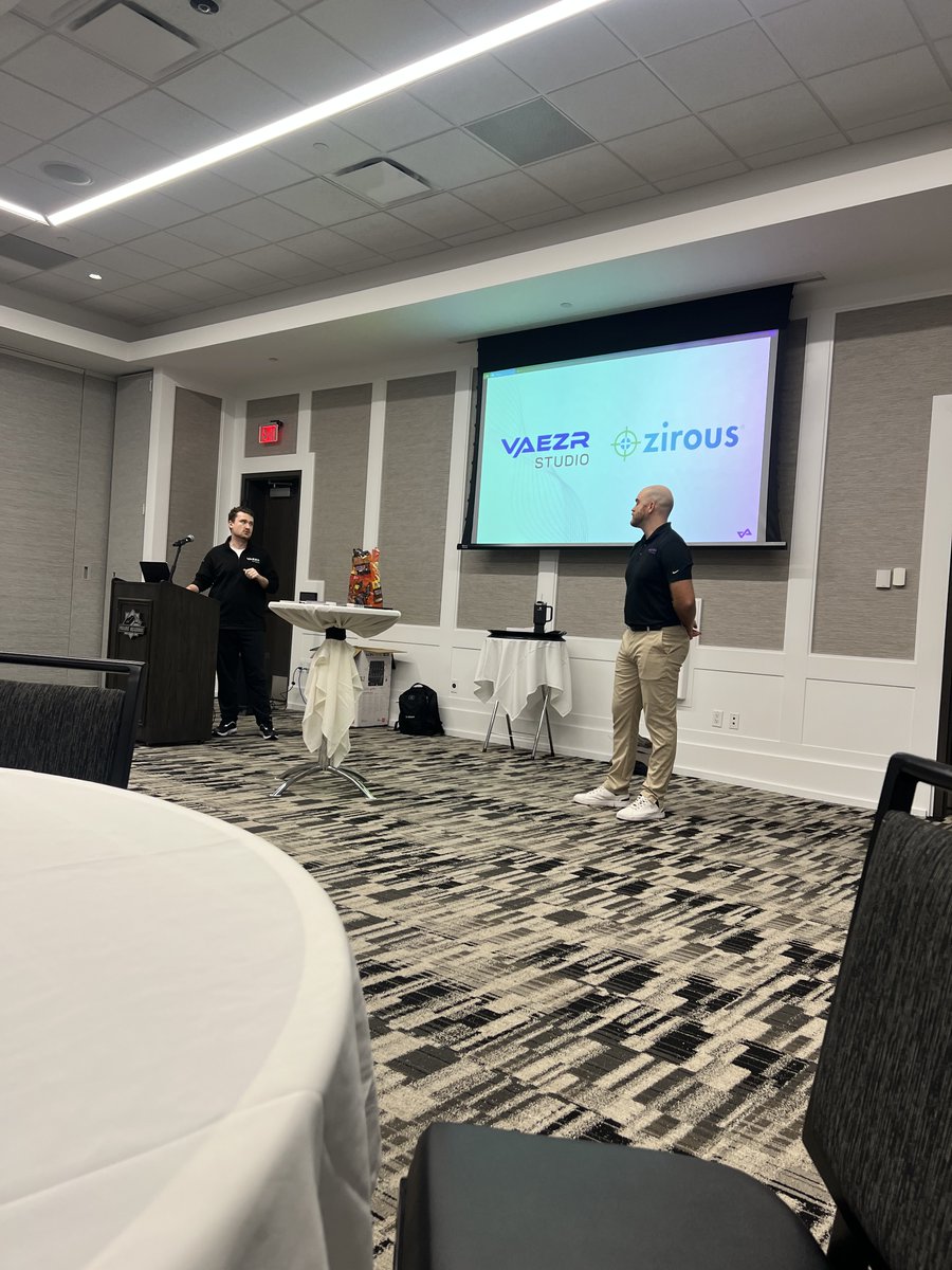 VAEZR Studio tweet media