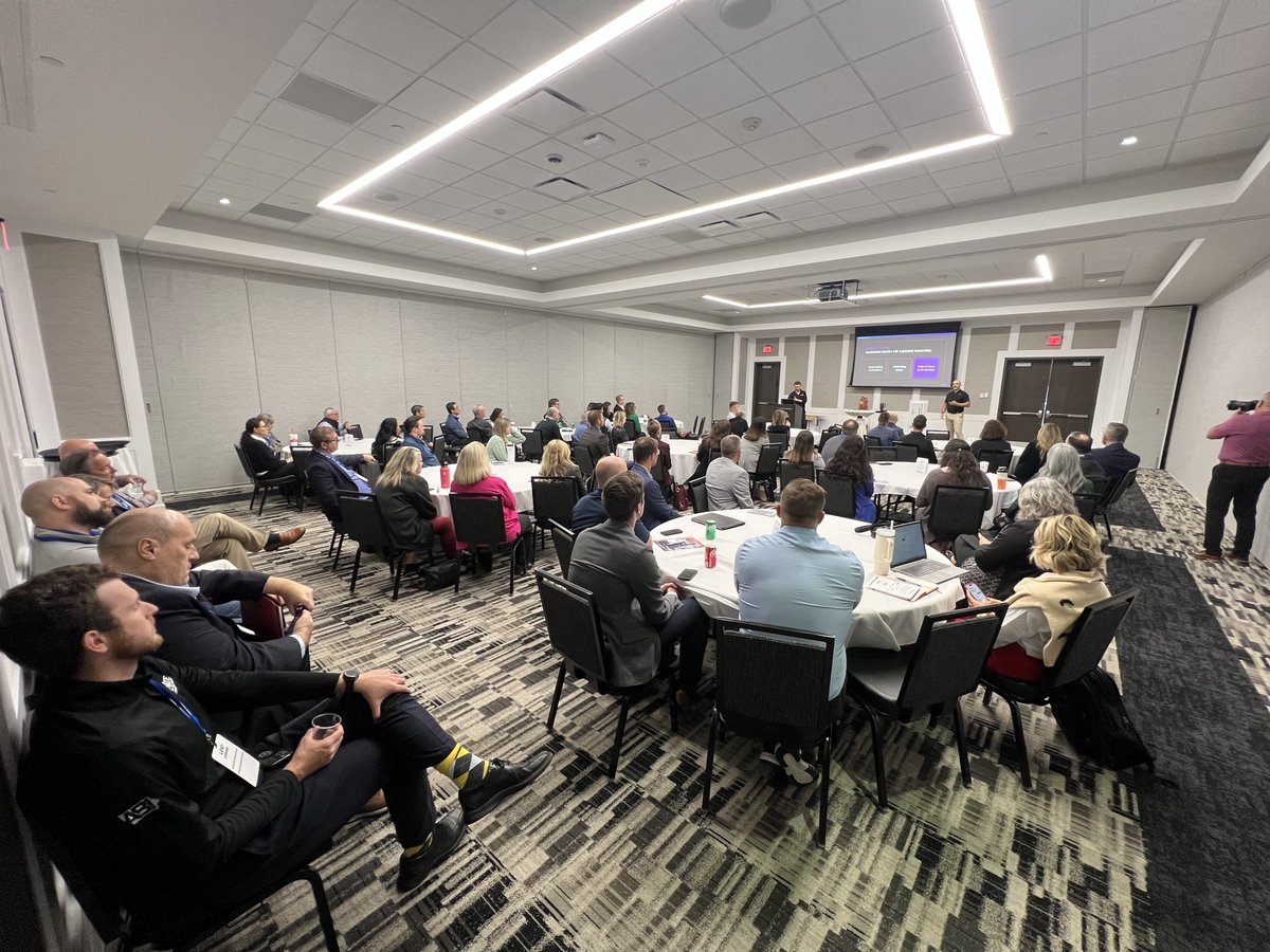 VAEZR Studio tweet media