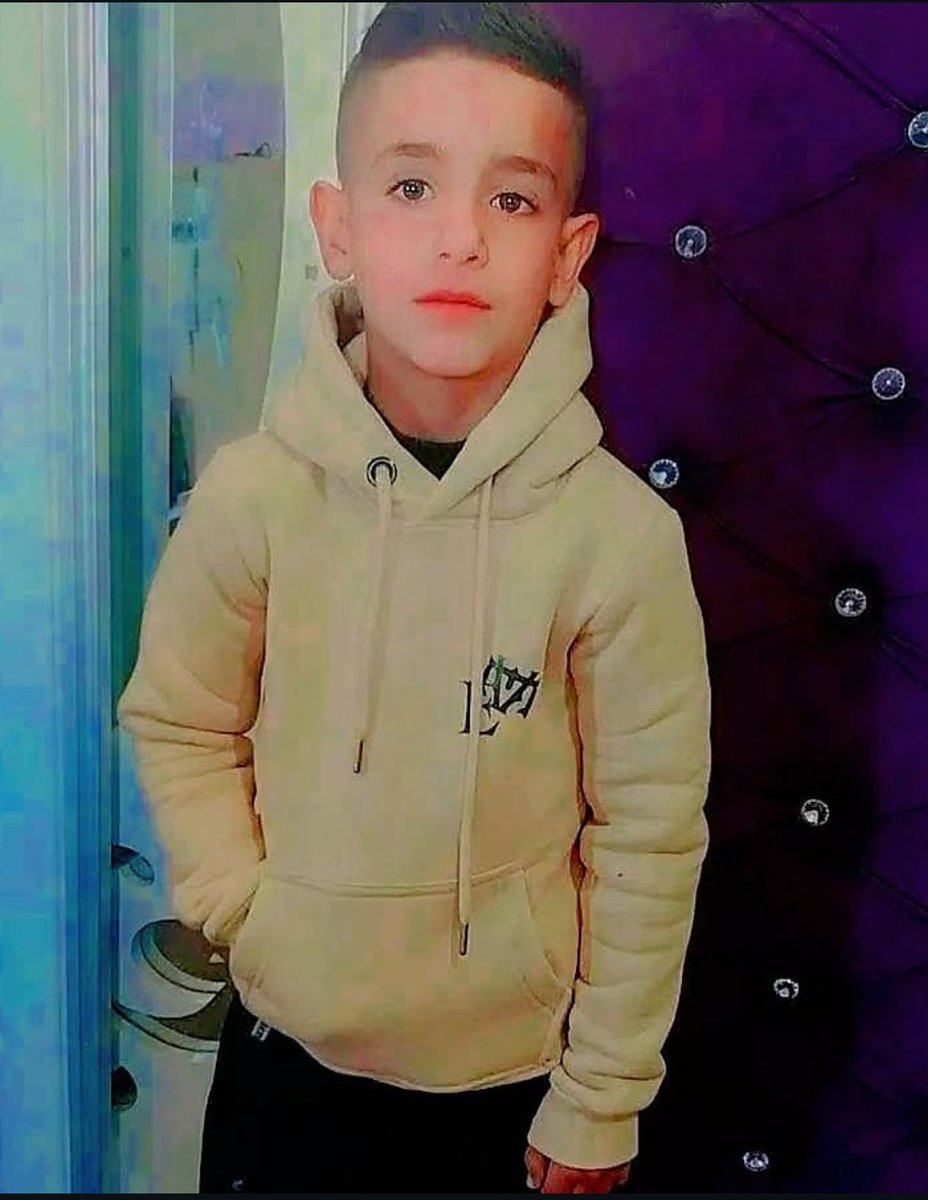 Si chiamava Mohammad Bahjat Al-Hallaq, aveva 11 anni e , se non fosse stato palestinese, stasera tutti i telegiornali avrebbero raccontato che è stato ammazzato mentre giocava a calcio ad Al-Rihieh, a sud di Hebron, in tempo di “pace”.
#Israel_Enemy_of_Humanity 
#FreePalestine
