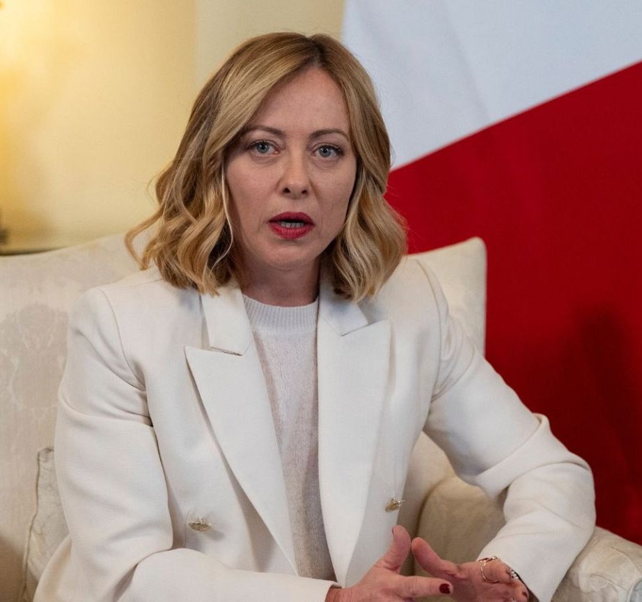 CETTE FEMME A PLUS DE COUILLE ET DE CONVICTION QUE JUSTIN TRUDEAU ET MARK CARNEY RÉUNIT ENSEMBLE.

Un imam pakistanais en Italie a prêché que les musulmans "doivent combattre les infidèles ou subir des conséquences catastrophiques".

Le lendemain, le Premier ministre