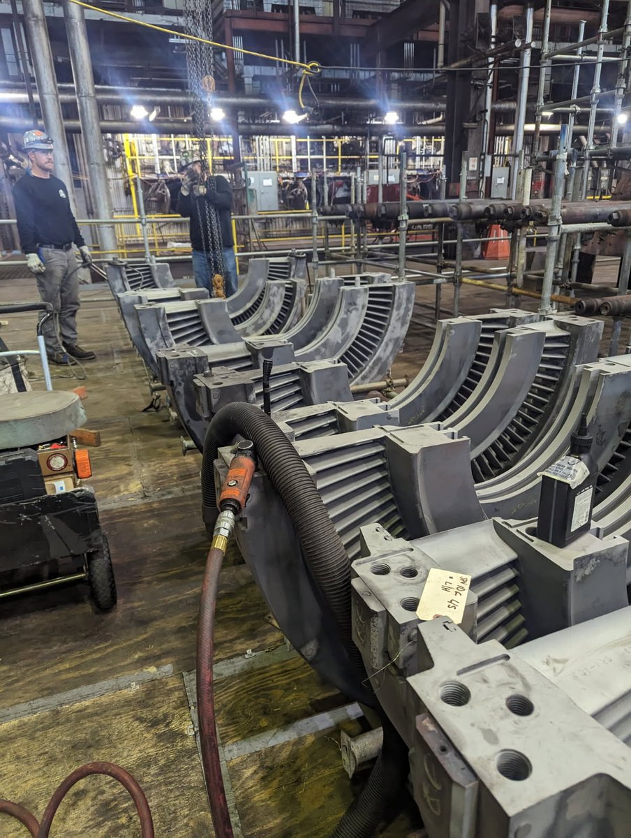 MidAmCarpenters's tweet image. MACRC Millwrights with Atlantic Plant Maintenance are performing work on a steam turbine/ generator at NRG Powerton Station in Pekin. Our millwrights thrive on precision and are true master industrial mechanics. #UnionMillwrights #Local1693