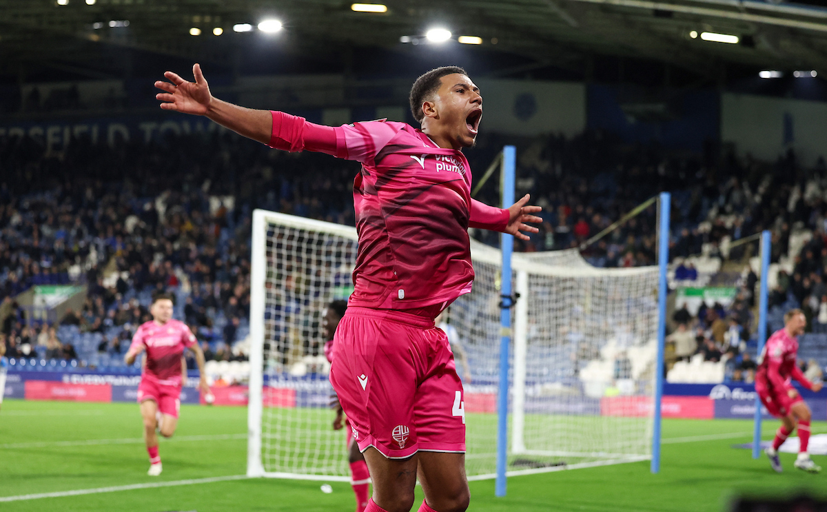bn_bolton's tweet photo. Pure passion 📸

#bwfc https://t.co/50LW679z0H