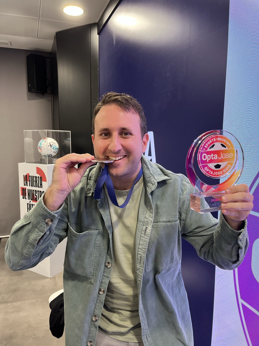david_lrl's tweet photo. Ni en mis mejores sueños imaginé subir al podio en tres ediciones seguidas del #OptaQuiz 🏆😳
¡Orgulloso de este equipazo y de formar parte de @Eurosport_ES 😃
Y enhorabuena como siempre a @OptaJose, nos encantáis ❤️ https://t.co/bixnjZa4U9