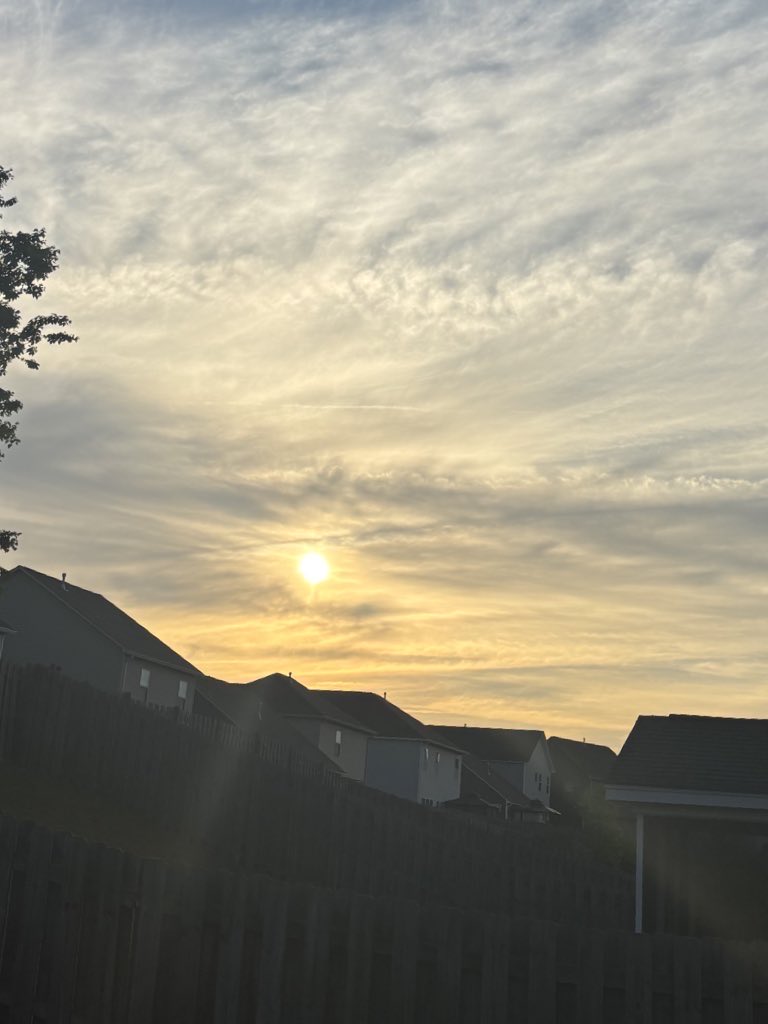 CAM010445's tweet photo. @BGatesIsaPyscho Skies clear here in my part of SC for days.. it happened a few times the first week but since then NOTHING! It’s usually bad! We have an airport, and 2 bases. First pic was the other day (shutdown) the others are during normal operations. #StopCloudSeeding #StopWeatherMods https://t.co/BoJa67nROP