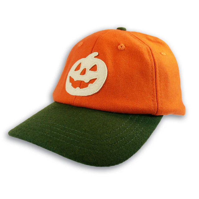 「Sleek... sexy... spooky. The Pumpkin Hat」|The Yetee 🌈のイラスト