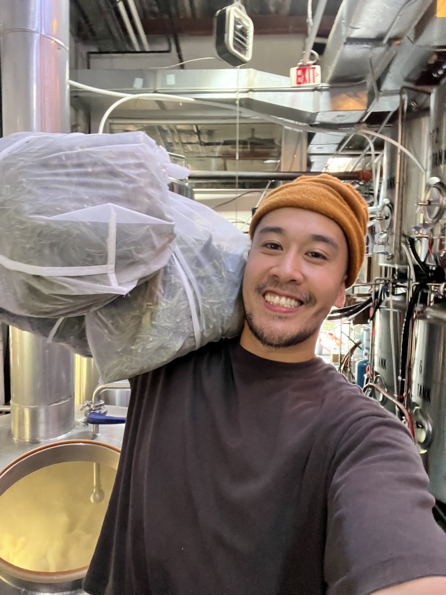 Psst...a certain little brewer told me our spruce tip pale ale is coming back this season!👀 Now with rye added for an even more interesting experience. Keep your eyes out for this special beer release coming this winter!