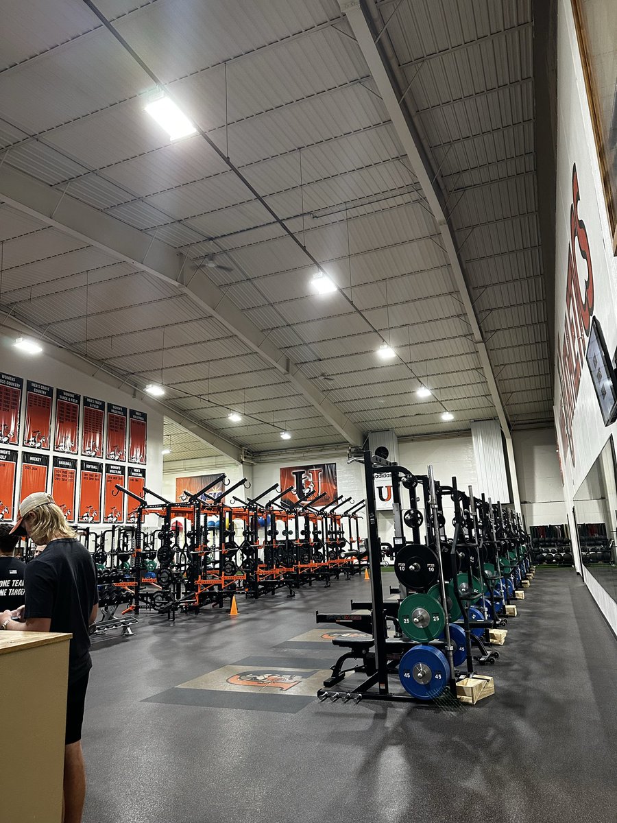 Andrew_Pede15's tweet photo. After a great official visit, i'm blessed to have received a d2 offer to triple jump at the University of Jamestown. Thank you to the coaches for this opportunity!! @Jimmie_TrackXC https://t.co/vL4oh1yLDL