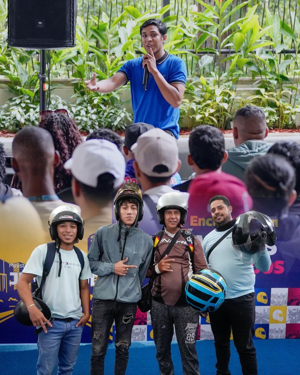 📢 Hace una semana tuvimos el honor de participar en el 𝐩𝐫𝐢𝐦𝐞𝐫 𝐄𝐧𝐜𝐮𝐞𝐧𝐭𝐫𝐨 𝐜𝐨𝐧 𝐉𝐨́𝐯𝐞𝐧𝐞𝐬 𝐌𝐨𝐭𝐨𝐫𝐢𝐳𝐚𝐝𝐨𝐬, donde compartimos con más de 𝟐𝟎𝟎 𝐦𝐨𝐭𝐨𝐫𝐢𝐳𝐚𝐝𝐨𝐬 de todas las apps de delivery y moto taxi de Venezuela. 🚀

Fue un espacio de diálogo