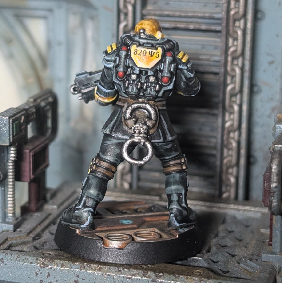 Shakin_Bones's tweet photo. The one before the last one of my Palanite Enforcer Sergeants.

#PaintingNecromunda #Necromunda #Underhive #AshWastes #WarhammerCommunity #PalaniteEnforcers #ZoneMortalis https://t.co/cU99oB52d4