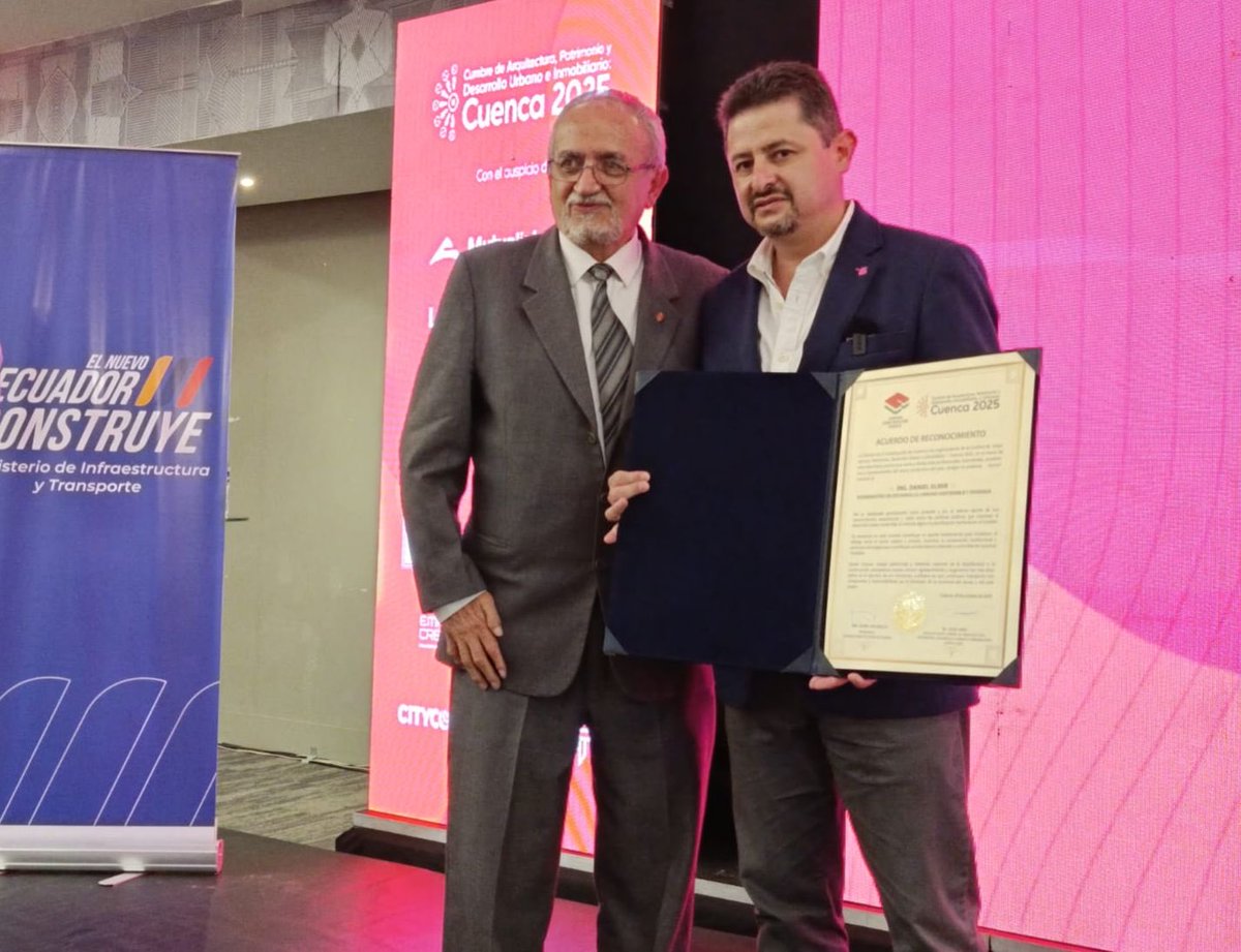 #Azuay | El Viceministro Daniel Elmir, <a href="/WDELMIR/">Daniel Elmir :.</a> participó en la Cumbre Internacional de Arquitectura, Patrimonio y Desarrollo Urbano e Inmobiliario en Cuenca.

✅En su ponencia presentó la Certificación Nacional de Construcción Sostenible Casa Ecuador, una guía para promover
