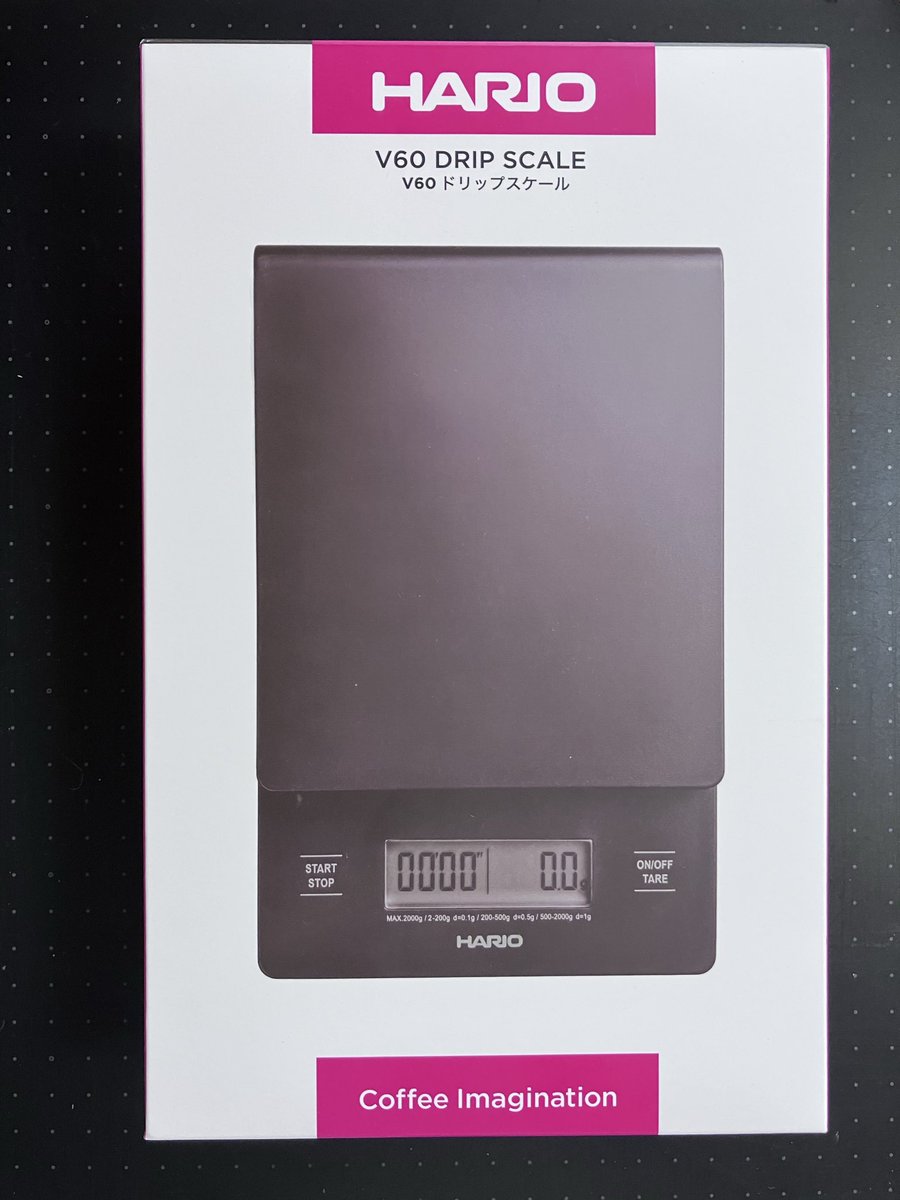 Buttonya_Coffee's tweet photo. ハリオのV60スケールを買いました。
一度不良品で交換してもらったことあるので4台目。
安くて使いやすいんだけど、壊れるのが少し早い気がする。
コーヒー測ってるだけなので無茶な使い方してないんだけどな。
電子スケールってどれもこんなものなのかな？

#ハリオ #V60 #スケール https://t.co/yyi5TEmaHh