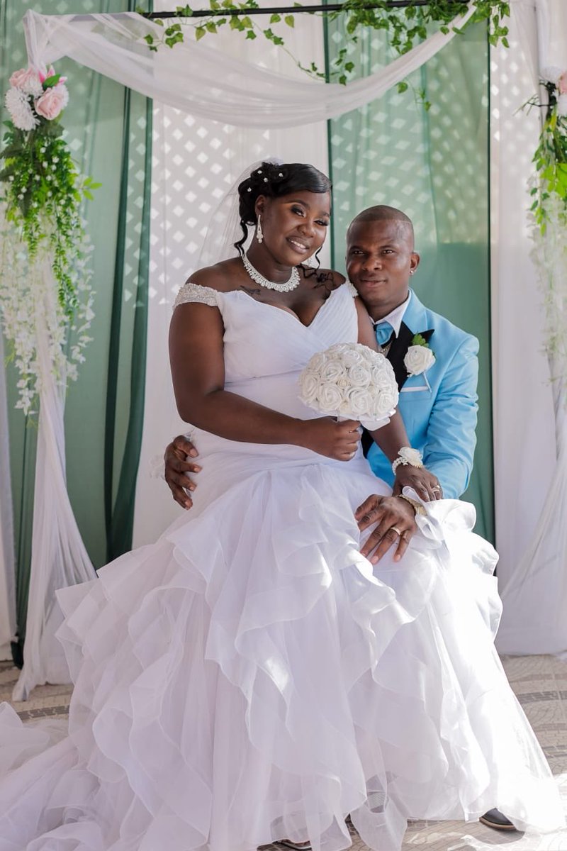 Beautifulbja's tweet photo. Timeless &amp; elegant 👰‍♀️🤍
A white rose bouquet with satin ribbon &amp; blue crystal accents — the perfect “something blue” for your big day! 💙✨

#BeautifulBeaEventPlanners #BridalBouquet #WeddingStyle #JamaicaWeddings https://t.co/CBaH1zjV74