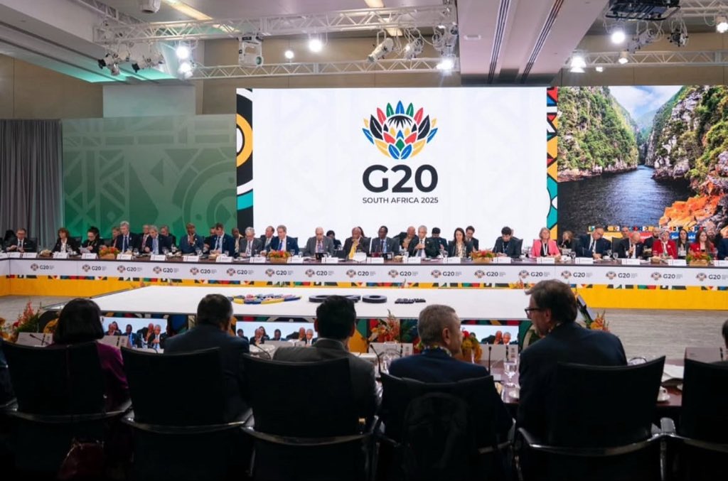 Paschald's tweet image. Great engagement with international partners at the @G7 and @g20org meetings as we discussed the state of the global #economy, financial stability, the challenges ahead of us and how we can work together to address them. #IMFMeetings