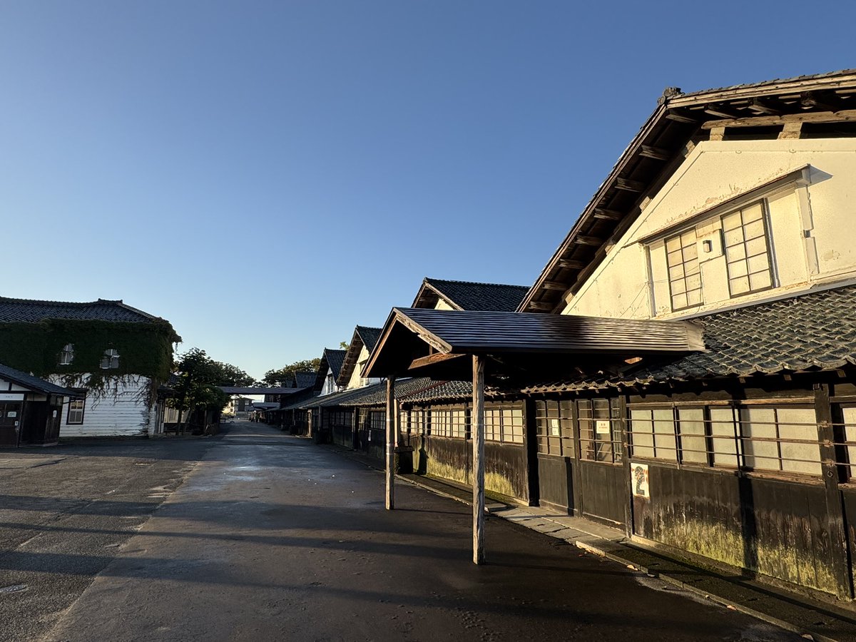 おはグラシア〜す☀️👋🐷

10月17日(金)
今日の酒田市の天気は？
晴れ☀️
最高気温22℃降水確率0％
6時00分現在の朝空です。

今朝は酒田市の日和山公園〜山居倉庫を早朝ウォーキングして来ました☀️
今日だけ宿で朝食を予定しているので、この後楽しみです😋
今日も移動が長いのでリプが返せません🙇