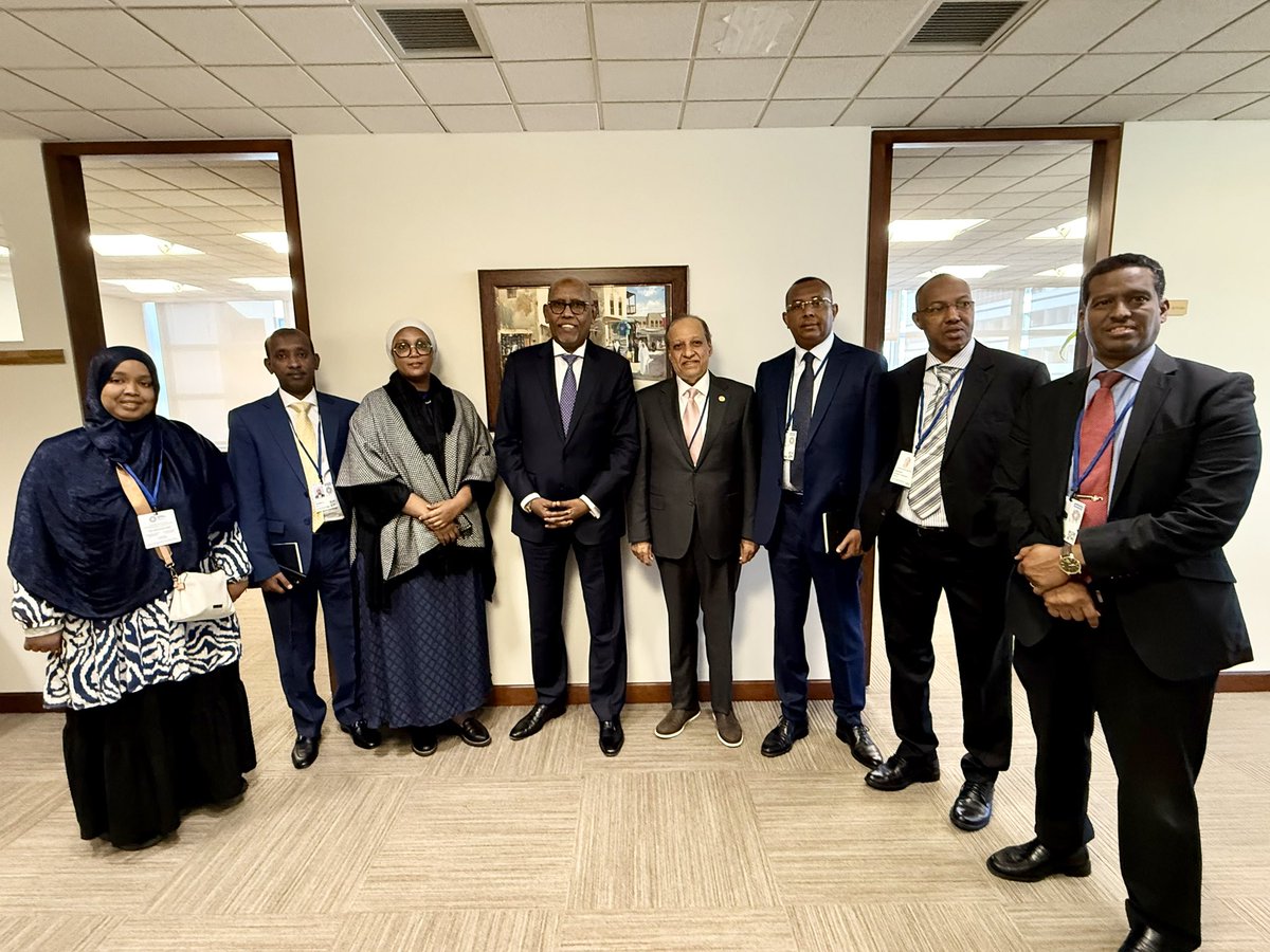 Ilyasdawaleh's tweet photo. Pleased to have held my first meeting with H.E. Fawzi Yousef Alhunaif, newly elected CEO & Chairman of @ArabFundOrg โ a longstanding and instrumental partner in #Djiboutiโs development journey.
Encouraged to see the #ArabFund joining upcoming key infrastructure development financing initiatives. ๐ฉ๐ฏ๐ค๐ฐ๐ผ