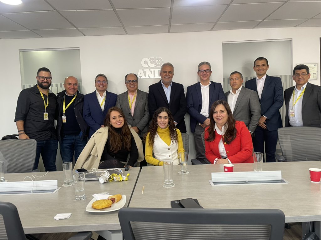 El día de hoy tuvimos nuestra Junta Directiva en <a href="/TransportePAndi/">Cámara de Transporte de Pasajeros ANDI</a> en donde con Luis Ramirez, CEO de <a href="/cruzdelsurpe/">Cruz del Sur Perú</a> empresa líder en Perú, realizamos un análisis competitivo y desafíos que representa la llegada de <a href="/FlixBus_ES/">FlixBus_ES</a> a Perú, LATAM, y su inminente llegada a Colombia.