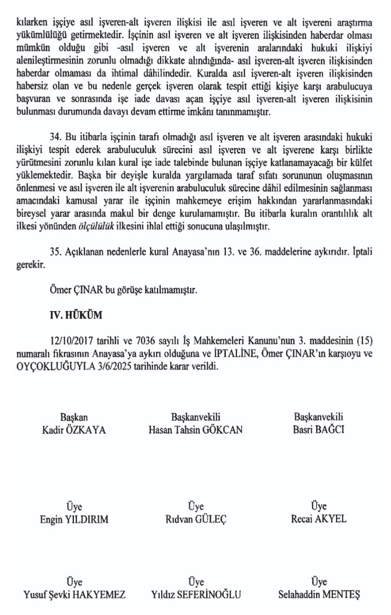 AvukatHG's tweet photo. 🔴ANAYASA MAHKEMESİ İPTAL KARARI

AYM, Adana 6. İş Mahkemesinin itiraz başvurusuna karşılık;

7036 sayılı İş Mahkemeleri Kanununun 3. maddesinin 15. fıkrasındaki
"Asıl işveren-alt işveren ilişkisinin varlığı hâlinde ise iade talebiyle arabulucuya basvurulduğunda, anlaşmanın gerçekleşebilmesi için işverenlerin arabuluculuk görüşmelerine birlikte katılmaları ve iradelerinin birbirine uygun olması aranır." hükmünü,

İşçinin tarafı olmadığı asıl işveren ve alt işveren arasındaki hukuki ilişkiyi tespit ederek arabuluculuk sürecini asıl işveren ve alt işverene karşı birlikte yürütmesini zorunlu kılan kural, ișe iade talebinde bulunan işçiye katlanamayacağı bir külfet yüklemektedir. Başka bir deyișle kuralda, yargılamada taraf sıfatı sorununun oluşmasının önlenmesi ve asıl işveren ile alt işverenin arabuluculuk sürecine dâhil edilmesinin sağlanması amacındaki kamusal yarar ile işçinin mahkemeye erişim hakkından yararlanmasındaki bireysel yarar arasında makul bir denge kurulamamıştır. Bu itibarla kuralın orantılılık alt ilkesi yönünden ölçülülük ilkesini ihlal ettiği sonucuna ulaşılmıstır." gerekçesiyle Anayasanın 13. ve 36. maddelerine aykırı bularak İPTAL ETTİ.

🖱https://t.co/qzKBRtU0Yz