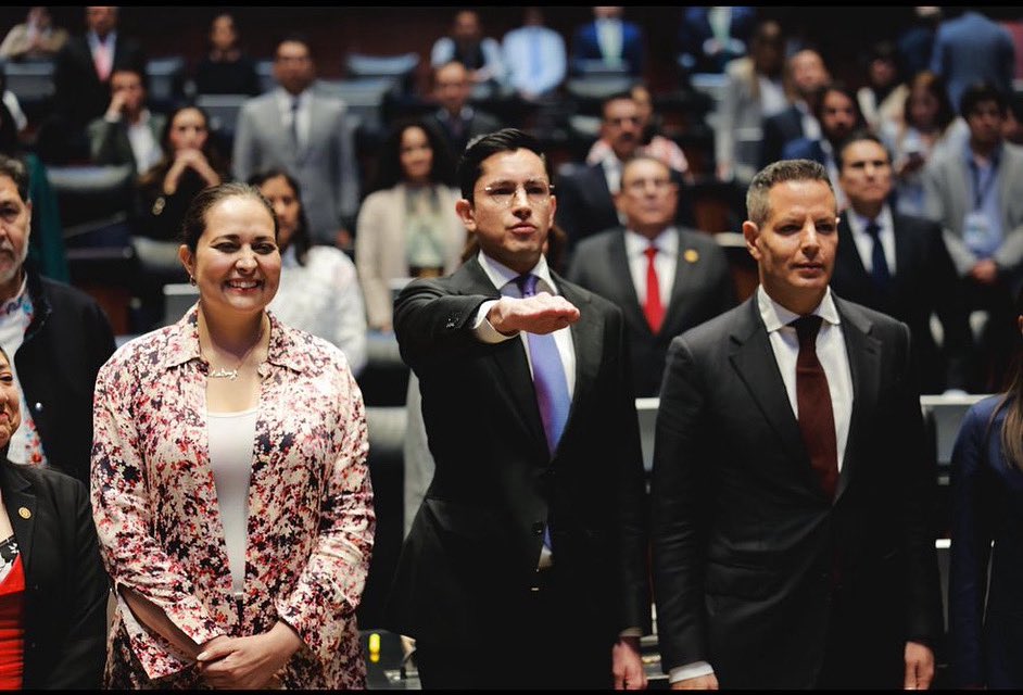 Mis felicitaciones subsecretario <a href="/r_velascoa/">Roberto Velasco Álvarez</a> por este merecido nombramiento. Ser parte de su equipo es un gran honor.