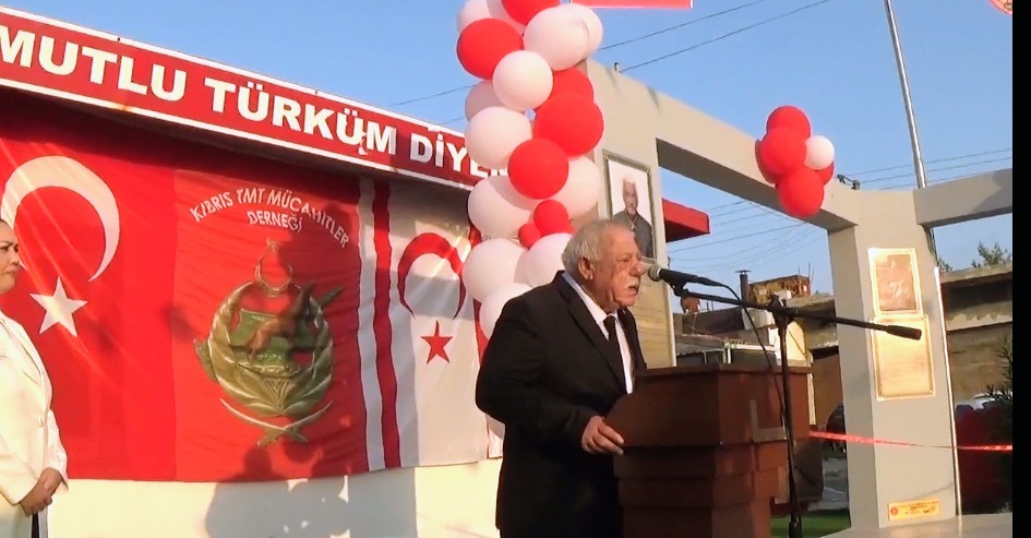 farukenses71's tweet photo. KKTC Lefke Türk Mukavemet Teşkilatı Lefke Sancağı Serdarları Anıtı açılışında,  Lefke Türk Mukavemet Teşkilatı Başkanı Mücahit Komutanı Ahmet CED Abimin Anıtın yapımındaki naçizane katkımdan dolayı beni anarak onurlandırmasına çok teşekkür ederim. Oldukça gurur verici. https://t.co/ecm8A0xBwA