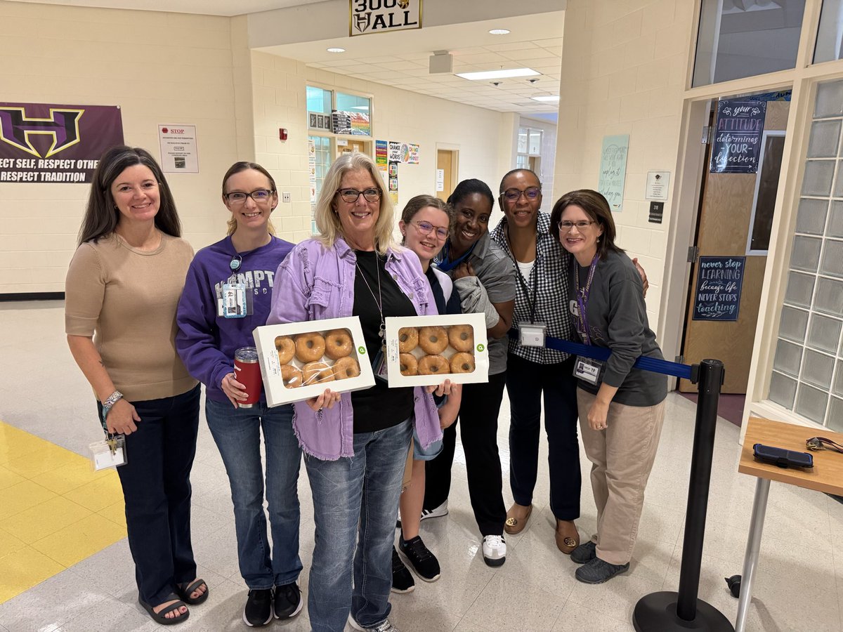 FontenotD0214's tweet photo. Treated my wonderful @HHS_HCS AP's and staff this morning with fresh doughnuts 🍩 at our safety pop up event! Great to see everyone. https://t.co/xvqweHbtur