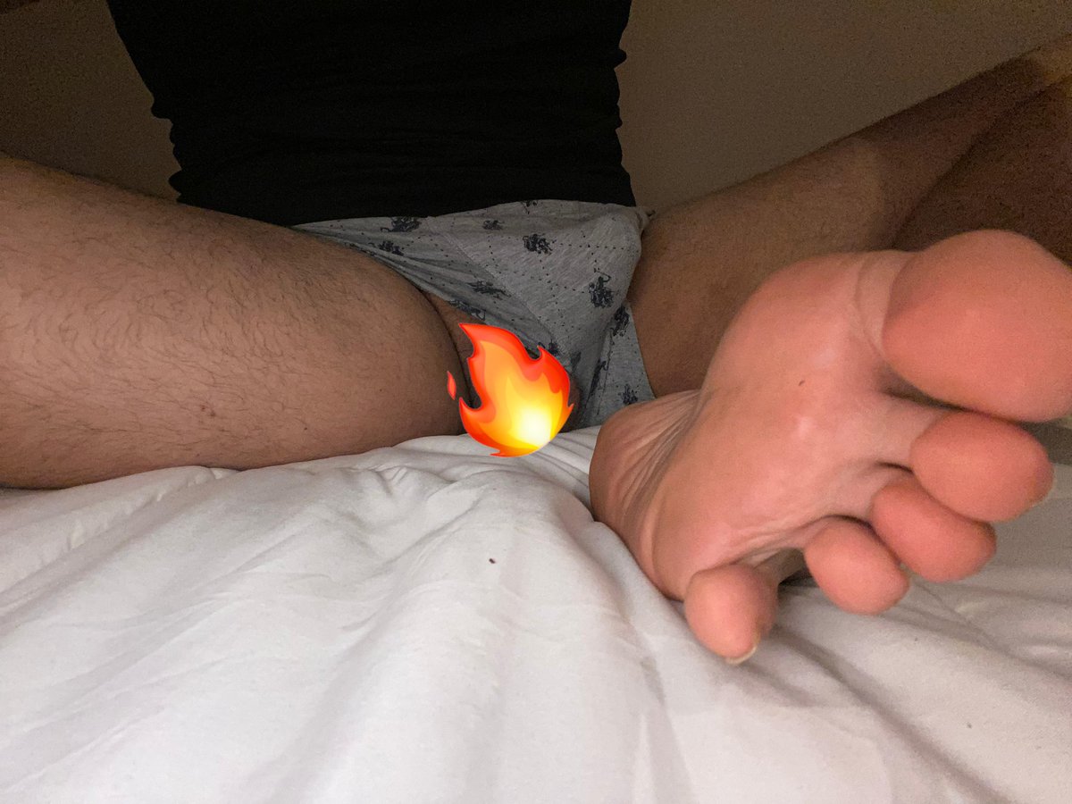 Burnunu boxerımdan taşan dolu taşşaklarıma dayayıp sikimin sertleşmesini izle

Watch my dick geting hard while sniffing my overflowed balls from my boxers