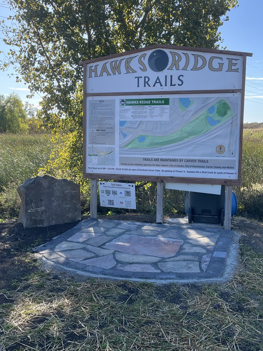 carvertrails's tweet image. Trail is riding great! Take advantage while we can!!

Great new gathering spot at the trailhead by Paul Farrell and the crew at By The Woods landscaping. A HUGE THANKS!!!!! It is a FANTASTIC addition🚵‍♀️