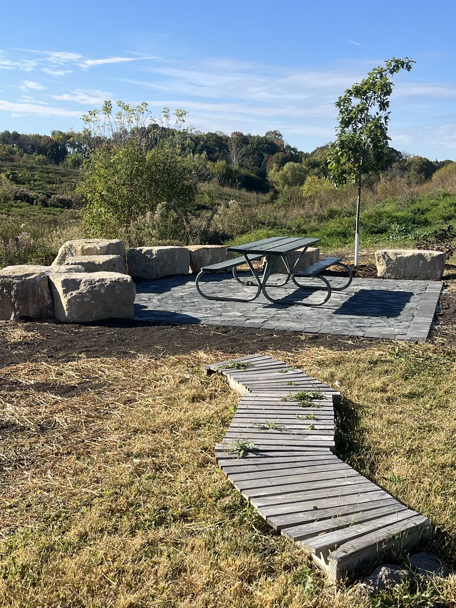 carvertrails's tweet image. Trail is riding great! Take advantage while we can!!

Great new gathering spot at the trailhead by Paul Farrell and the crew at By The Woods landscaping. A HUGE THANKS!!!!! It is a FANTASTIC addition🚵‍♀️