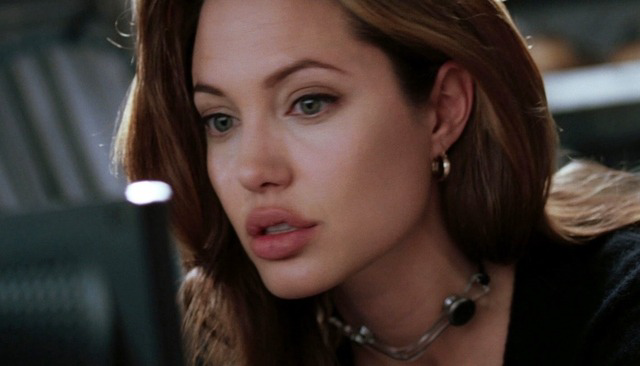 TheCinesthetic's tweet photo. Angelina Jolie in Mr. &amp; Mrs. Smith (2005) https://t.co/YhzX10JU2v