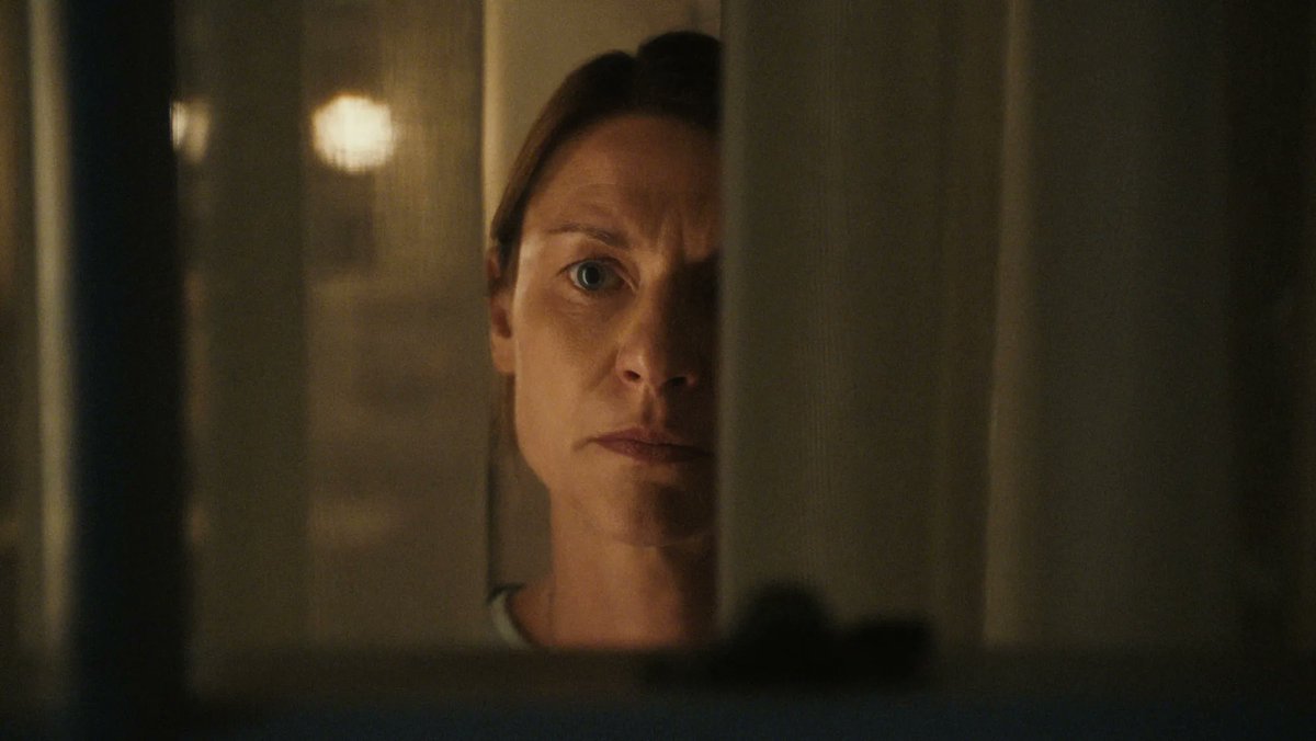 #Beast 私のなかの獣(11/13Netflix）📺HOMELANDの #クレア・デインズ 主演の全８話シリーズから予告編📌幼い息子の死以来、休筆状態の著名作家アギー。隣の家を妻殺害の容疑者だった不動産王（マシュー・リス）が購入、彼女は男に恐怖と魅力を感じながら新著の題材を見つけるスリラー作👀