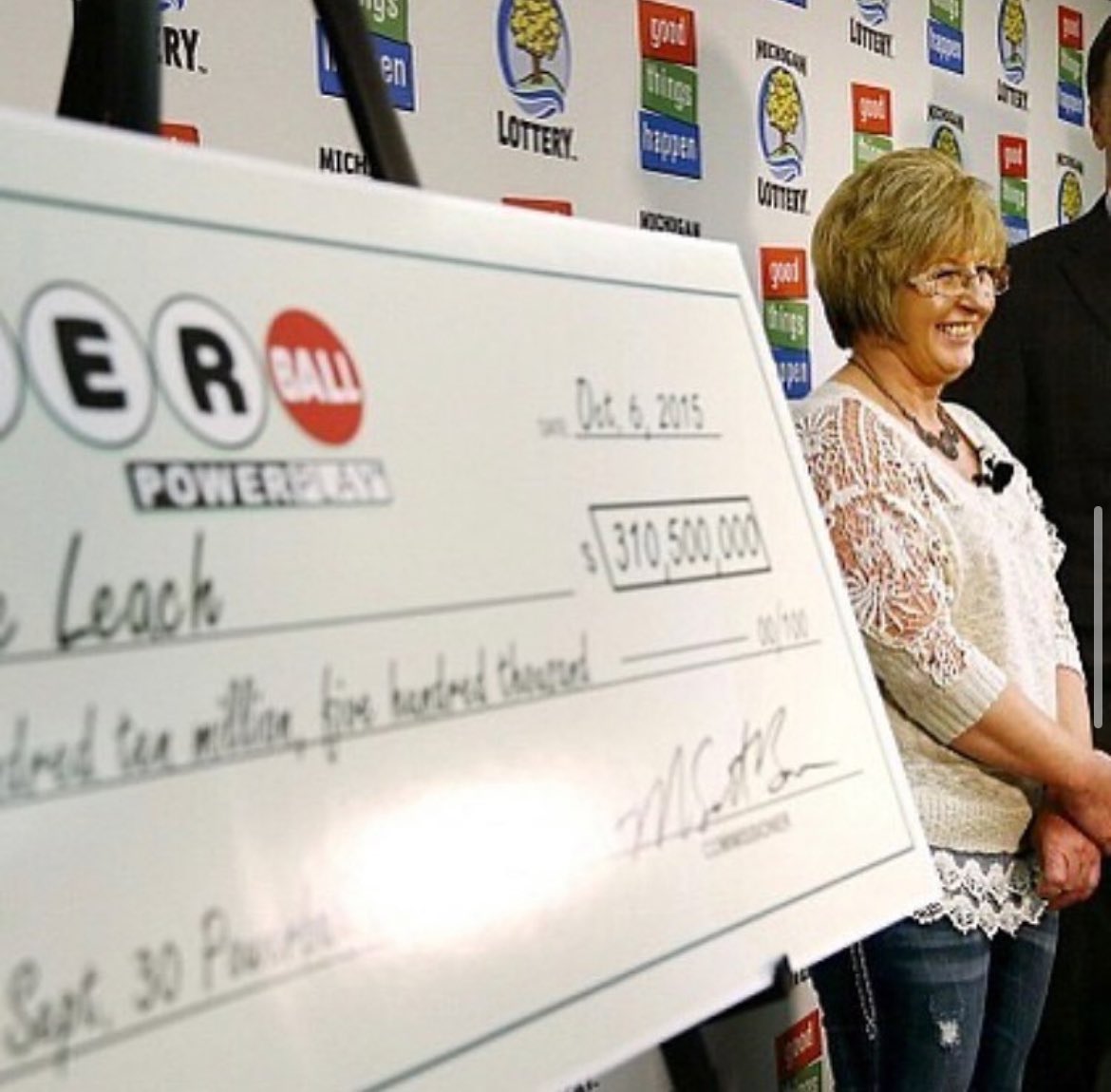 leach_juli43532's tweet image. I&apos;m Julie leach  the Jackpot Powerball Lottery winner of $315.5 Million Dollars. I’m grateful and willing to give out $200,000 to my first 2k followers…🤝💯