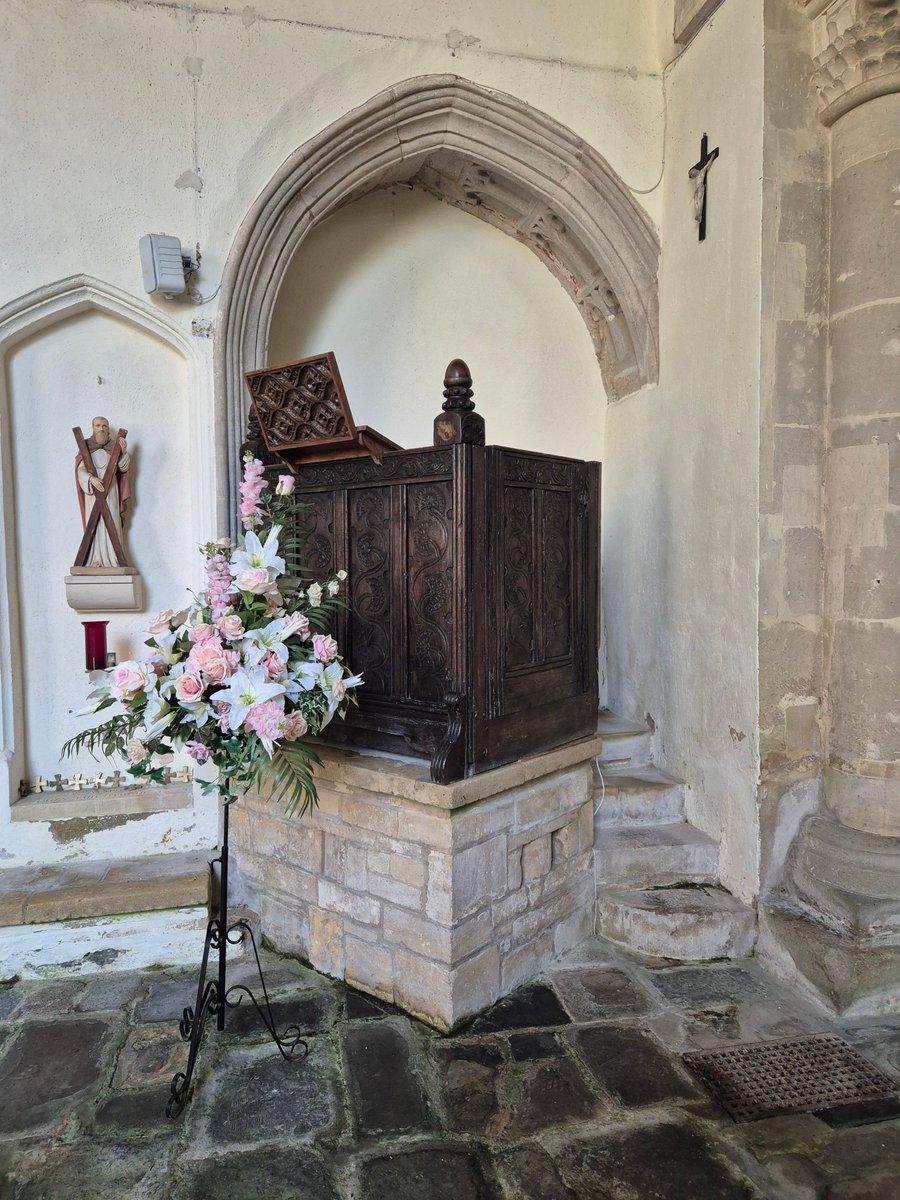 Nave. Adjacent to crossing arch #StAndrewStogursey #Somerset for #AdoorableThursday 

To the left, the blocked access to the rood turret (external). To the right a blocked large pointed arch with carved panels to the soffit. But where did it go? That's the question. #AdoorNoMore