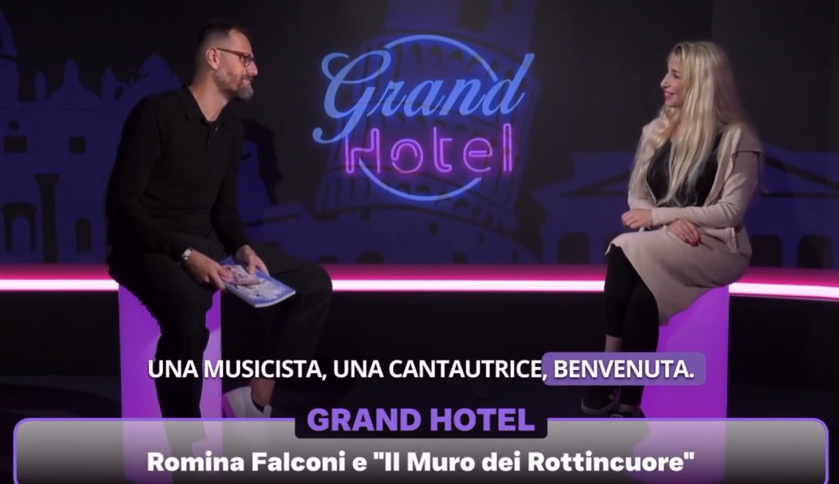 "Romina Falconi presenta il suo disco e un esperimento sociale"
La nostra <a href="/RealRominaF/">Romina Falconi</a> ospite di #grandhotel!
<a href="/classcnbc/">Class CNBC</a> 
#RominaFalconi
#Rottincuore
<a href="/harryisonford/">giacomo nicolella</a> 
#uptv
video.milanofinanza.it/video/romina-f…