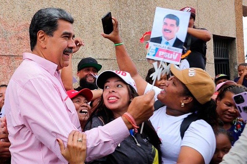 Denunciamos organización y ejecución de acciones encubiertas de la CIA vs #Venezuela, reconocidas por gobierno #EEUU.

Su único fin es derrocar al legítimo Presidente Nicolás Maduro y a la Revolución Bolivariana y Chavista que lidera y adueñarse recursos energéticos venezolanos.