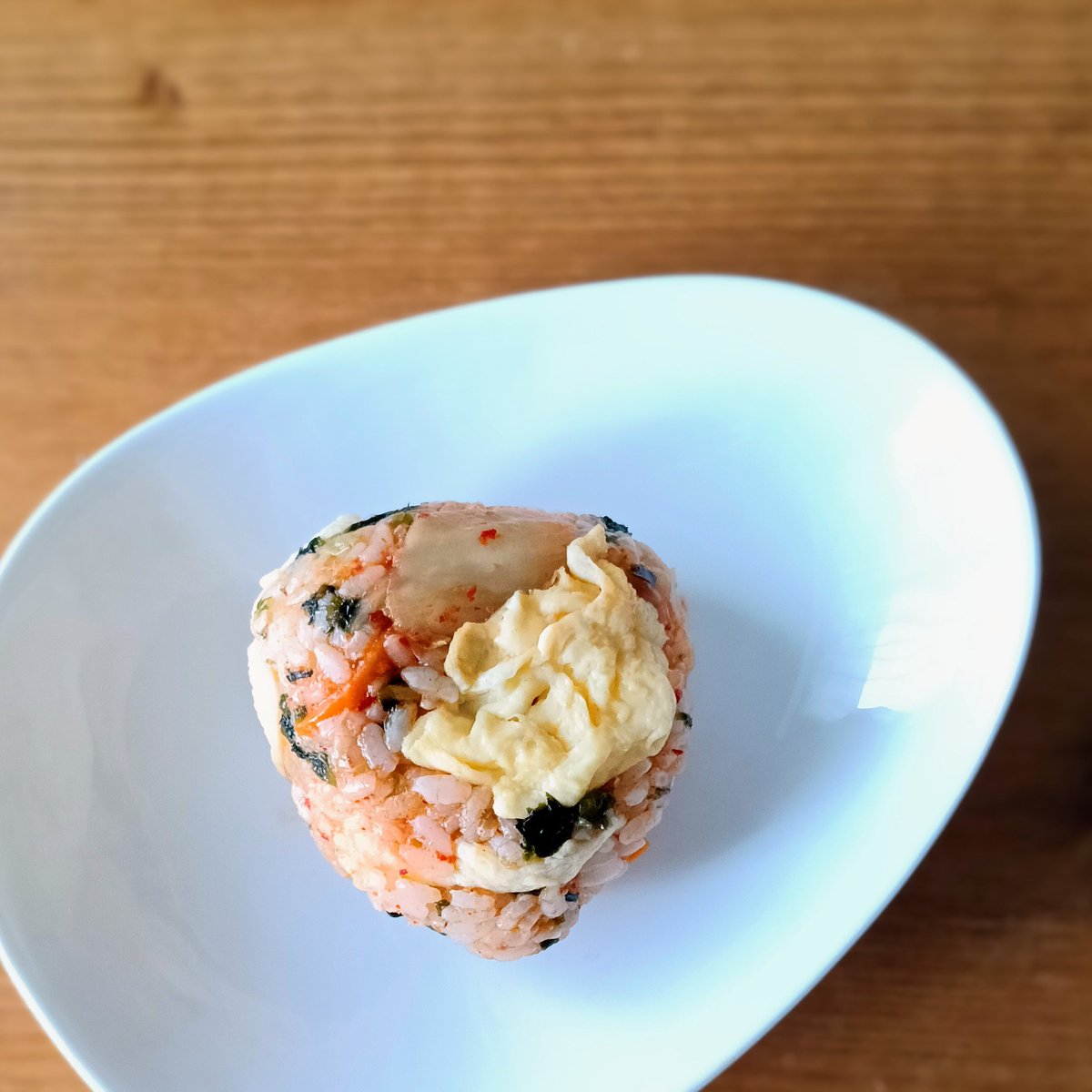 CareerLab_'s tweet image. キムチ、海苔、すり胡麻に炒り卵のおにぎり🍙
腸活スーパーフード集結です💛

#OnigiriAction
#発酵文化研究所