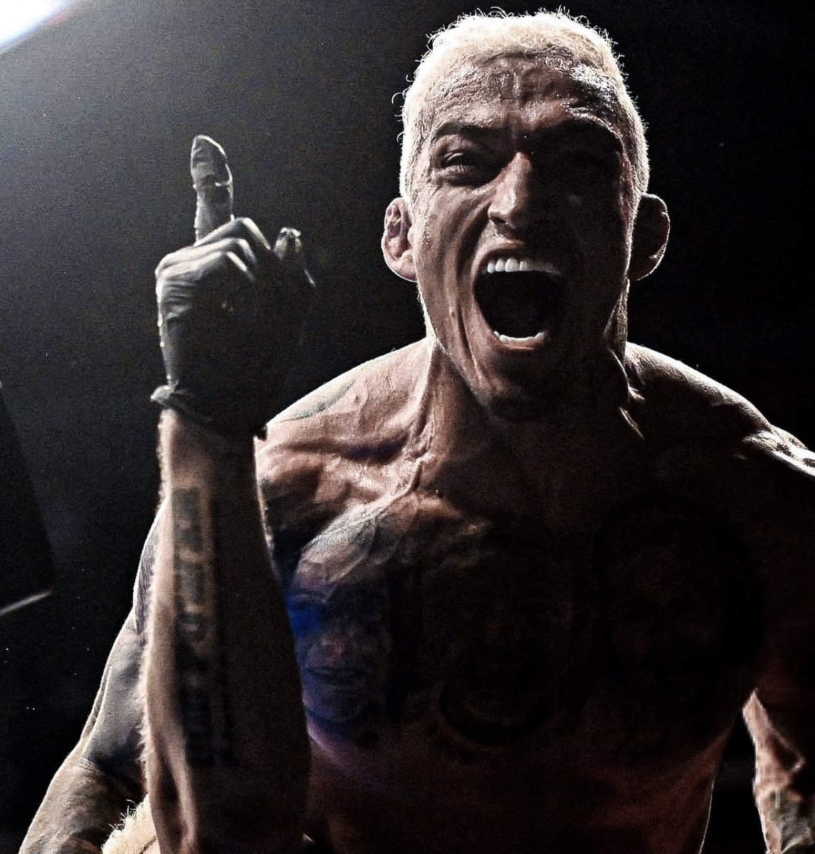 17 اكتوبر هو يوم ميلاد الاسطوره تشارلز اوليفيرا اليوم يكمل عامه 36 🎉🥳🎂