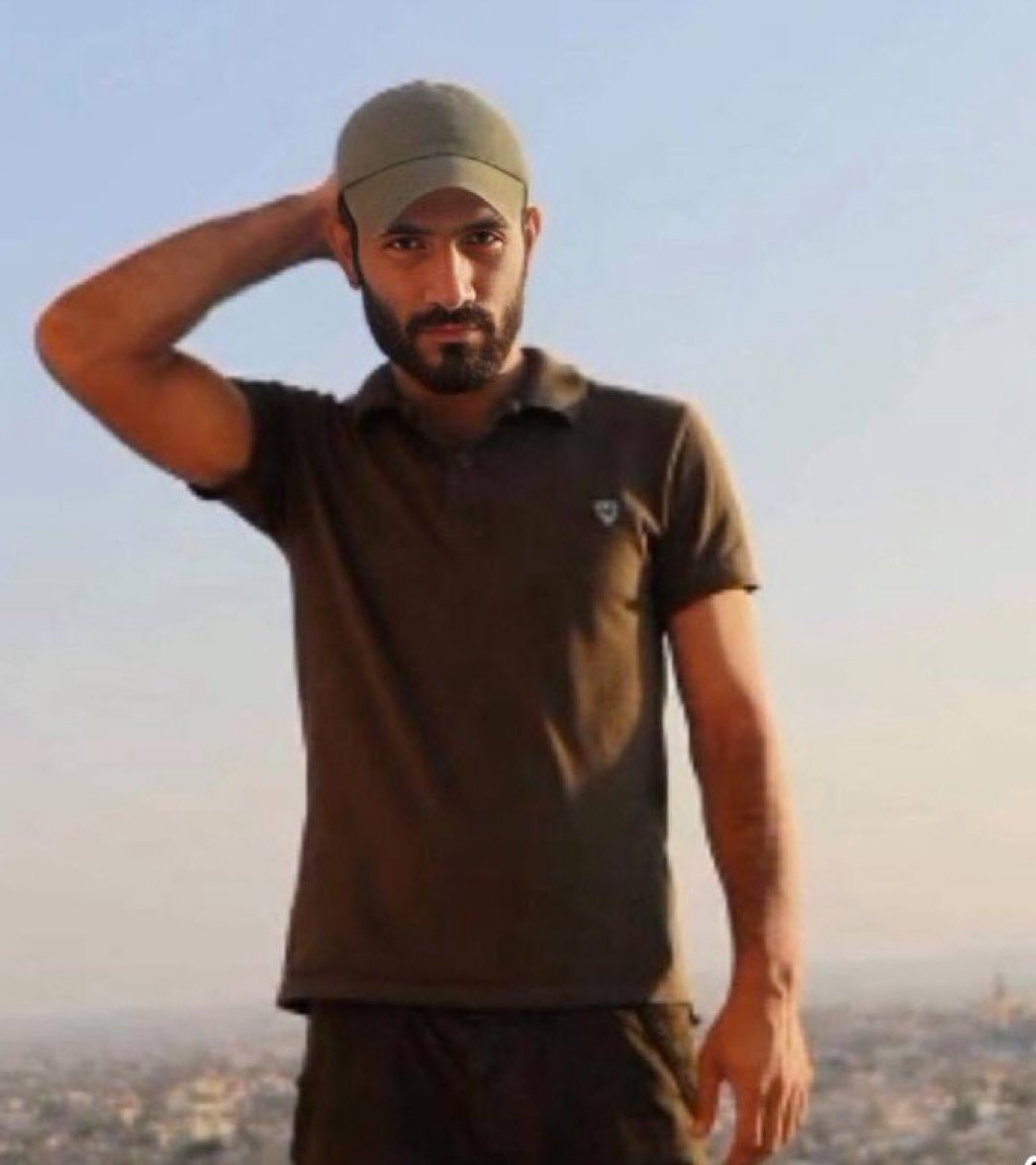 حسن ساعدی، فعال مدنی عرب اهل اهواز، در سلامت کامل بازداشت شد و در کمتر از ۲۴ ساعت زیر شکنجه کشته شد...💔🖤

#حسن_ساعدی