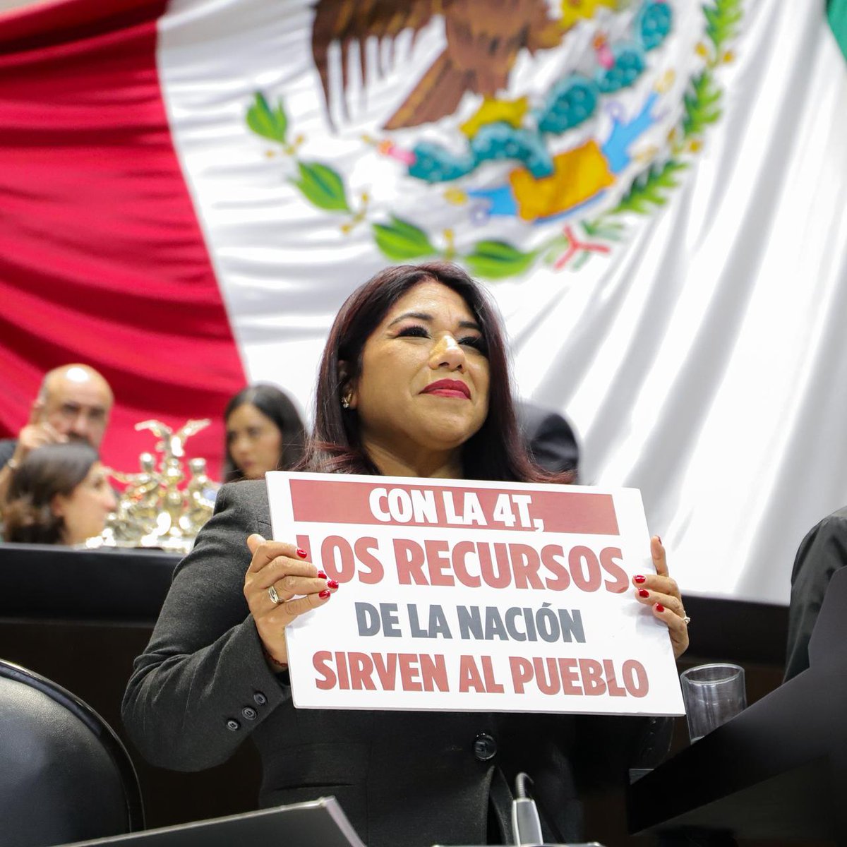 AriBarreraMor's tweet image. Estamos discutiendo el Impuesto Especial sobre Producción y Servicios para aplicar un impuesto al #refresco, con esos recursos habrá un fondo para atender enfermedades metabólicas, como la #diabetes. Refrendamos nuestro compromiso con la #salud

#AriadnaBarrera
#DiputadaFederal